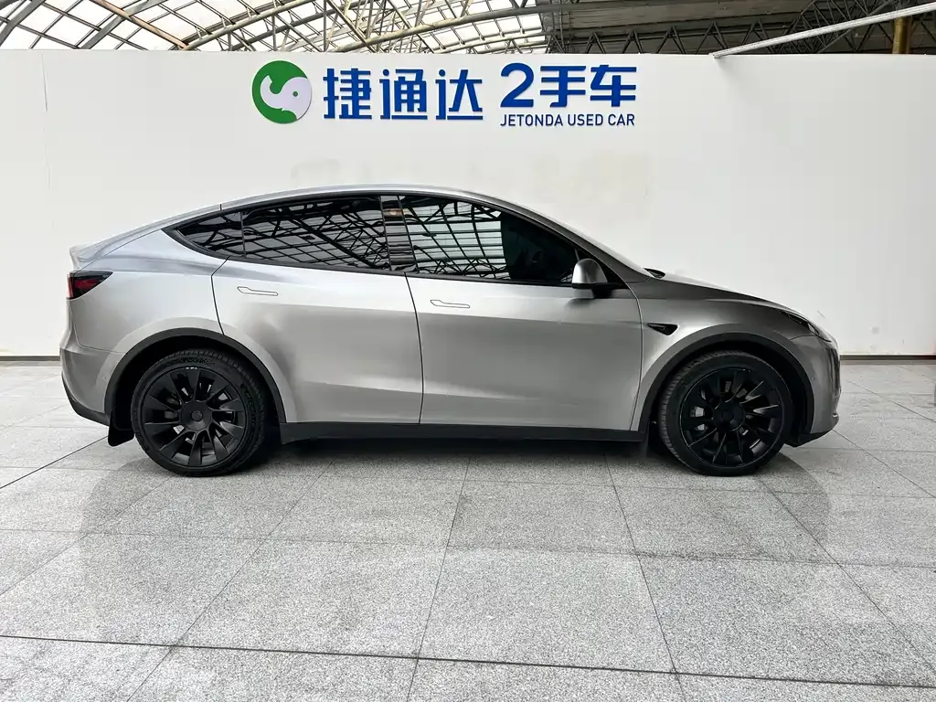 Tesla Model Y — фото 10