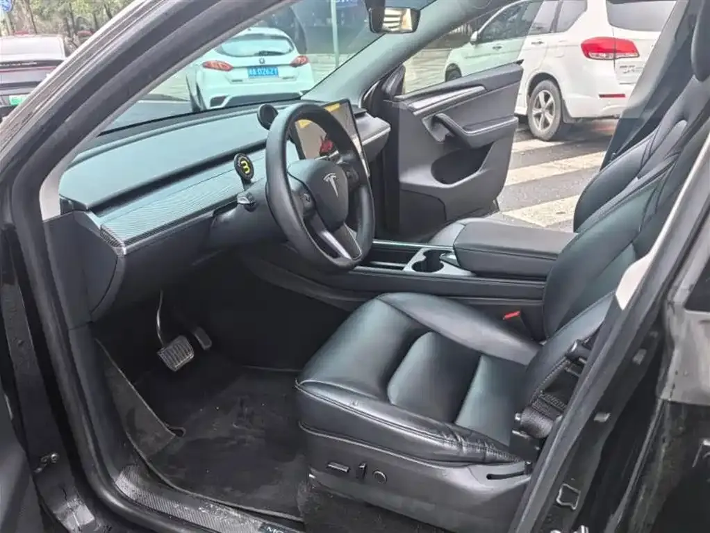 Tesla Model Y — фото 7