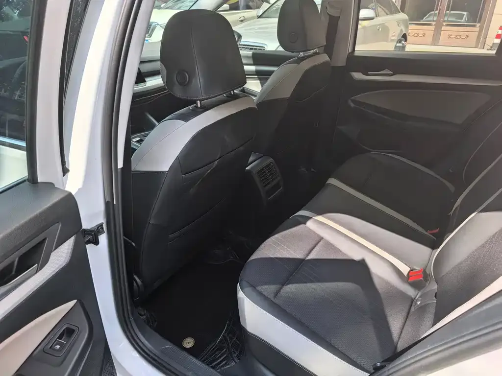 Volkswagen Golf 2021 из CN, фото 9