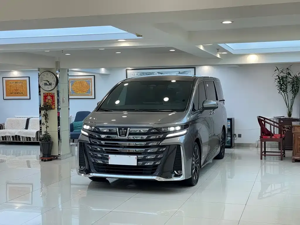Toyota Vellfire — фото 1