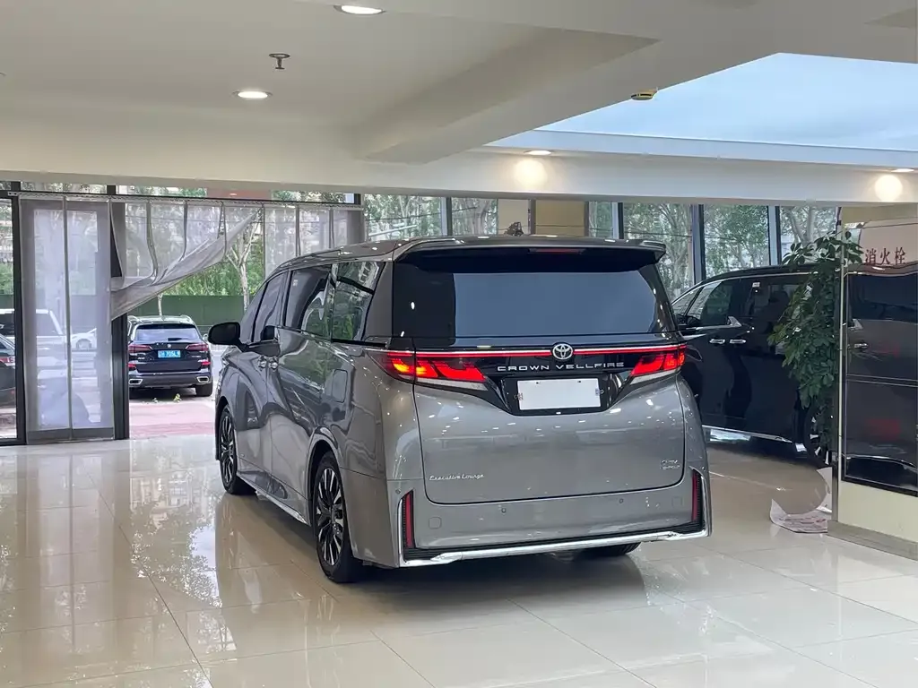 Toyota Vellfire — фото 4