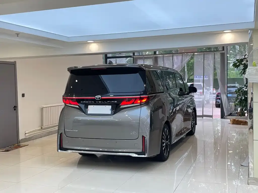 Toyota Vellfire — фото 7