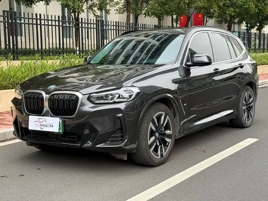 BMW iX3 — фото 1