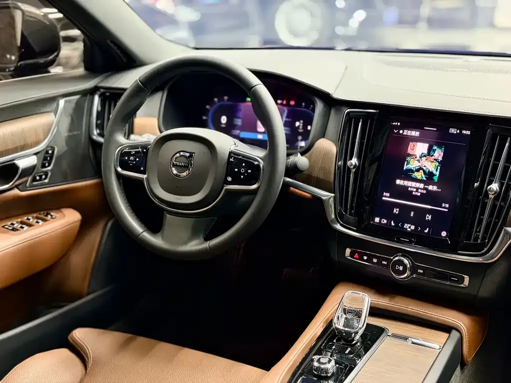 Volvo S90 — фото 4