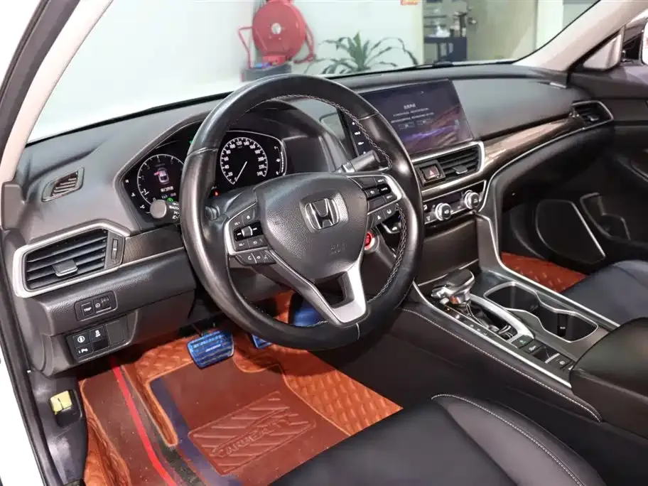 Honda Accord — фото 9