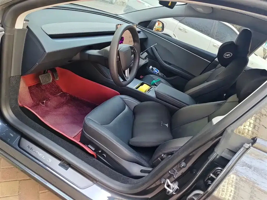 Tesla Model 3 — фото 10