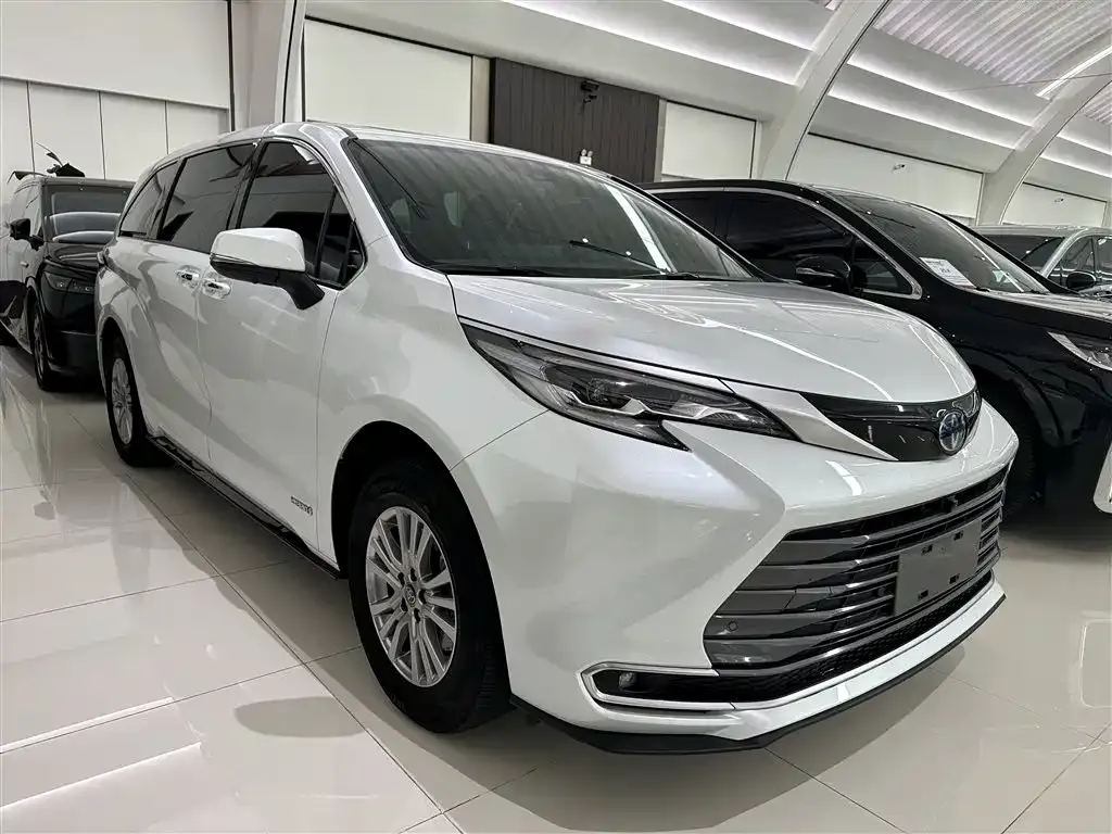 Toyota Sienna — фото 7