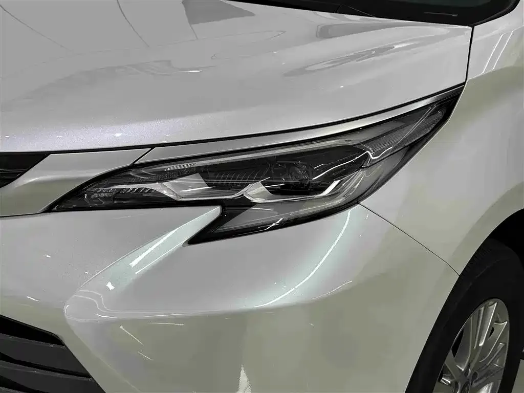 Toyota Sienna — фото 2
