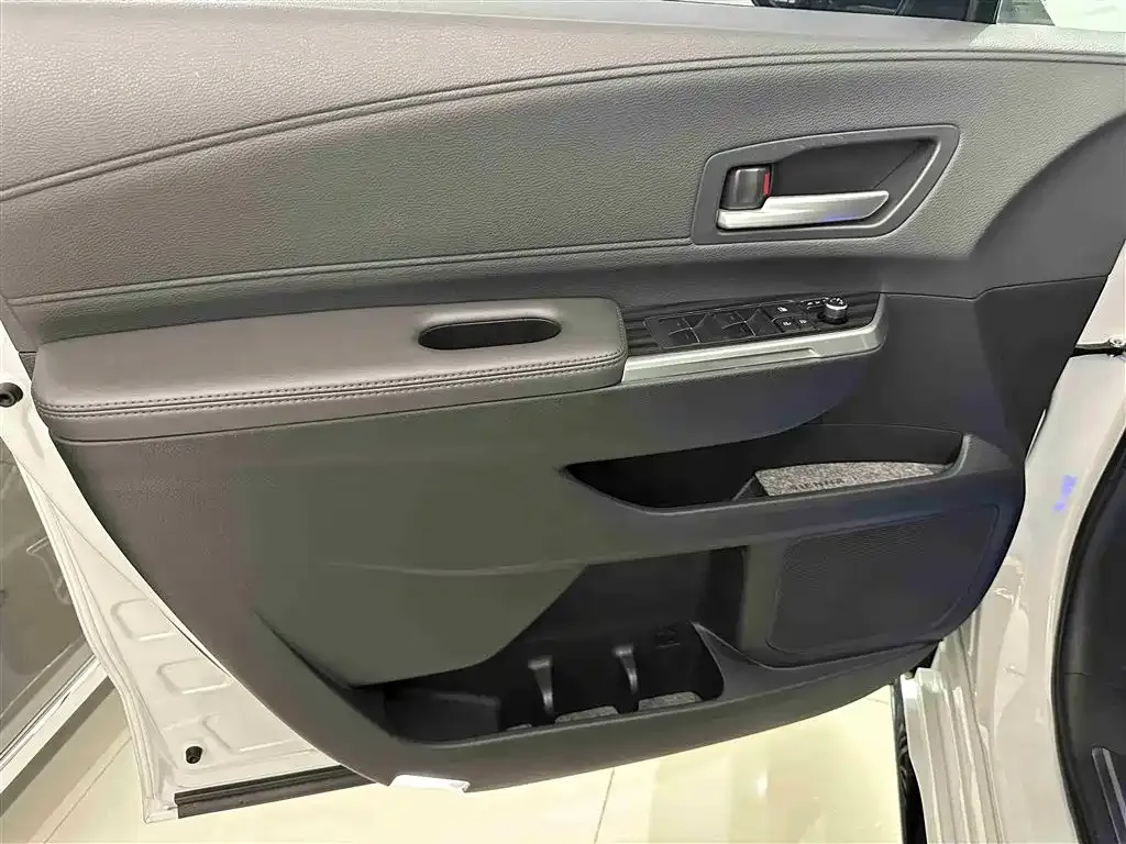 Toyota Sienna — фото 4