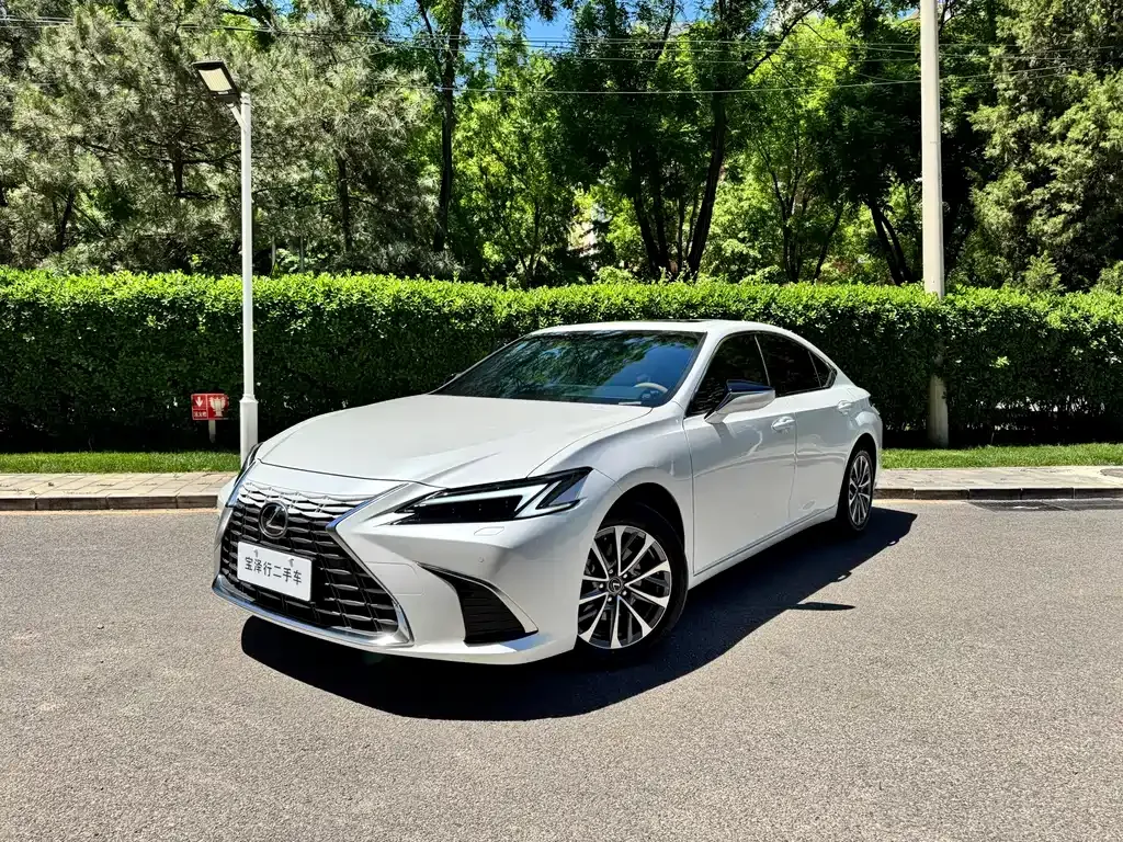 Lexus ES — фото 1