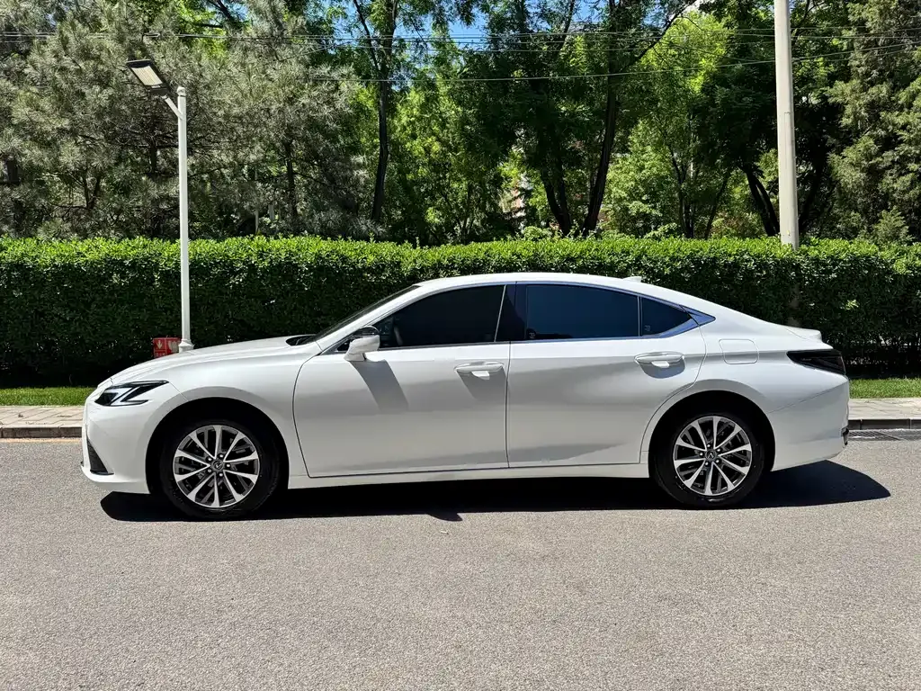 Lexus ES — фото 8