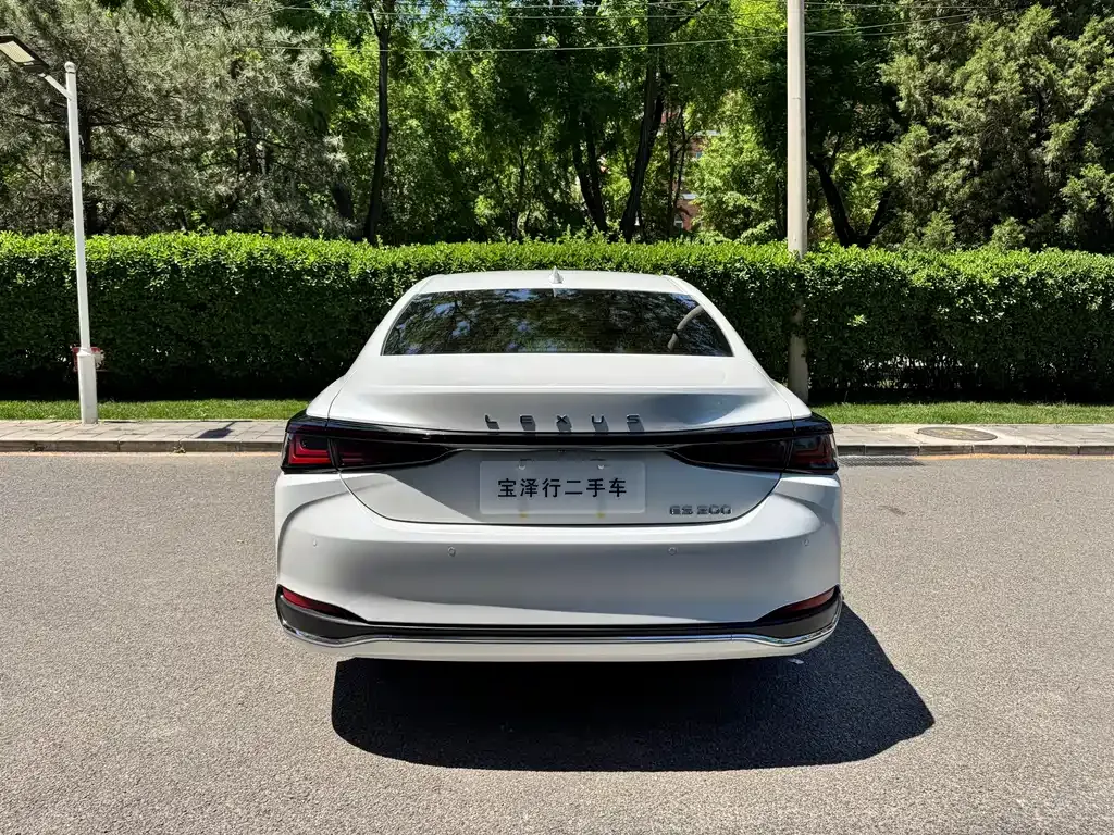 Lexus ES — фото 4