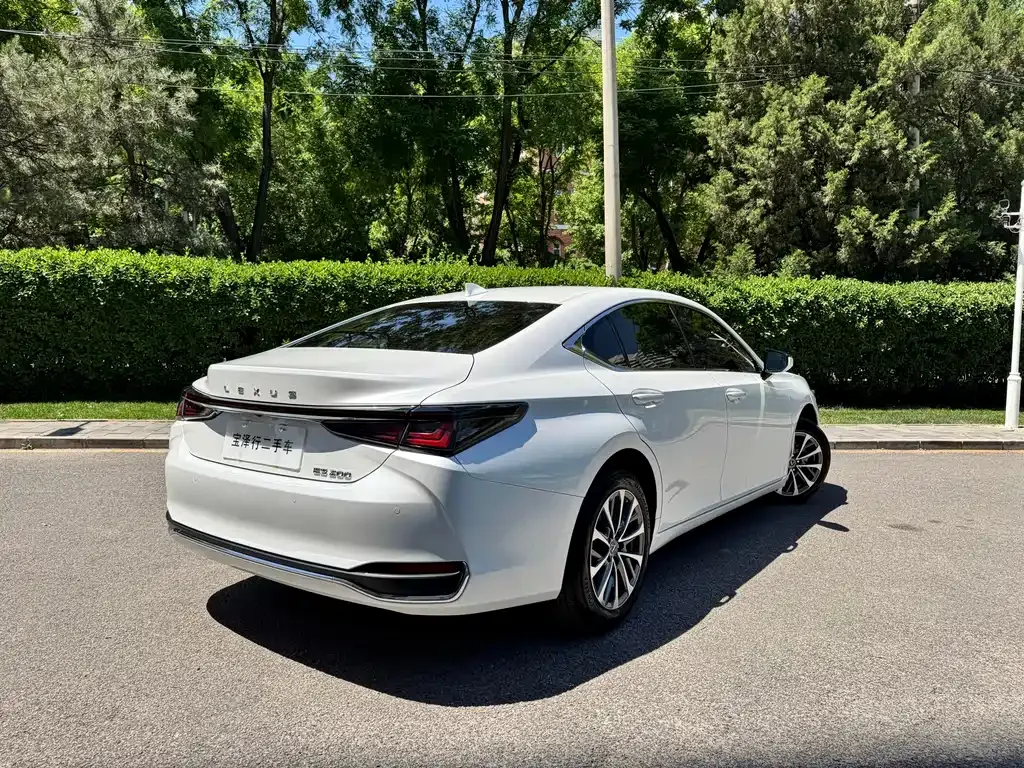 Lexus ES — фото 6