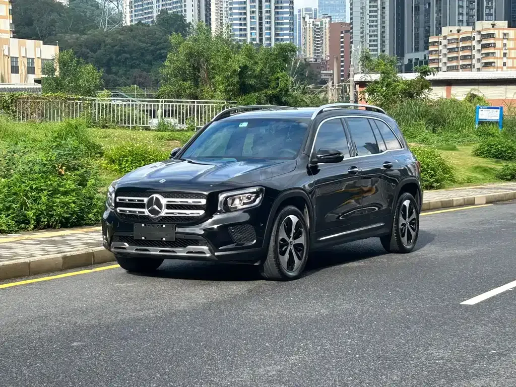 Mercedes-Benz GLB — фото 1