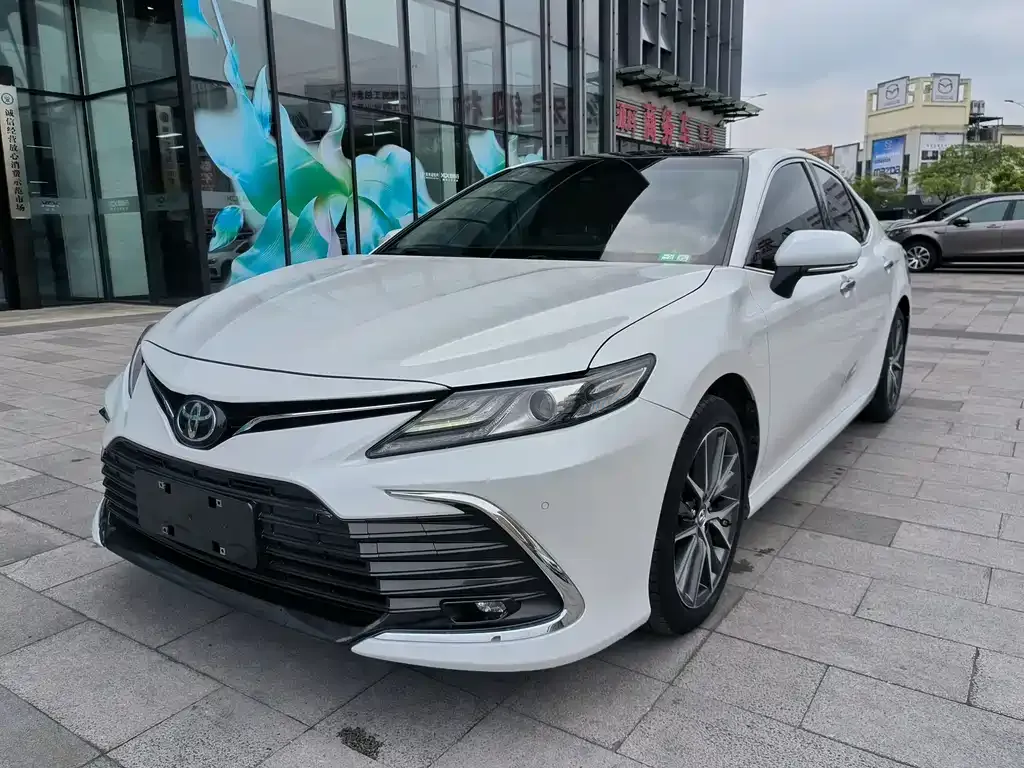 Toyota Camry — фото 3