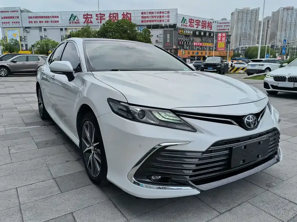 Toyota Camry — фото 10