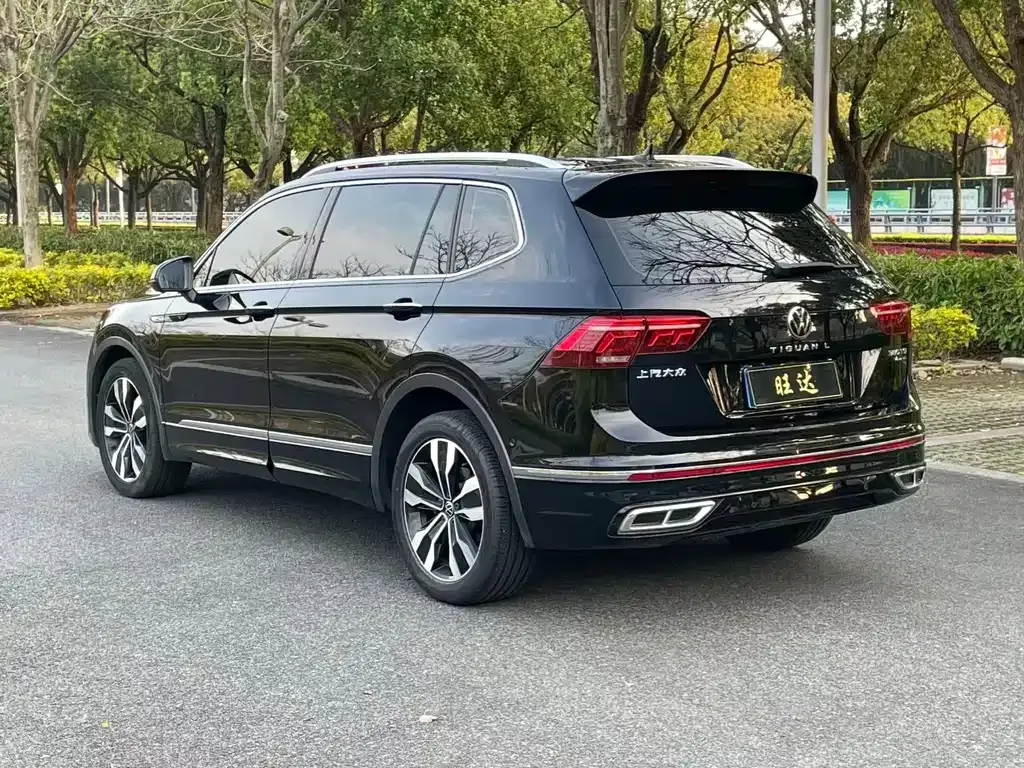 Volkswagen Tiguan L — фото 9