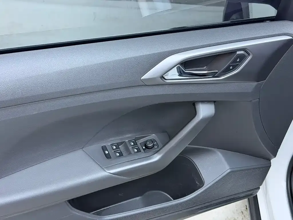 Volkswagen T-Cross — фото 9