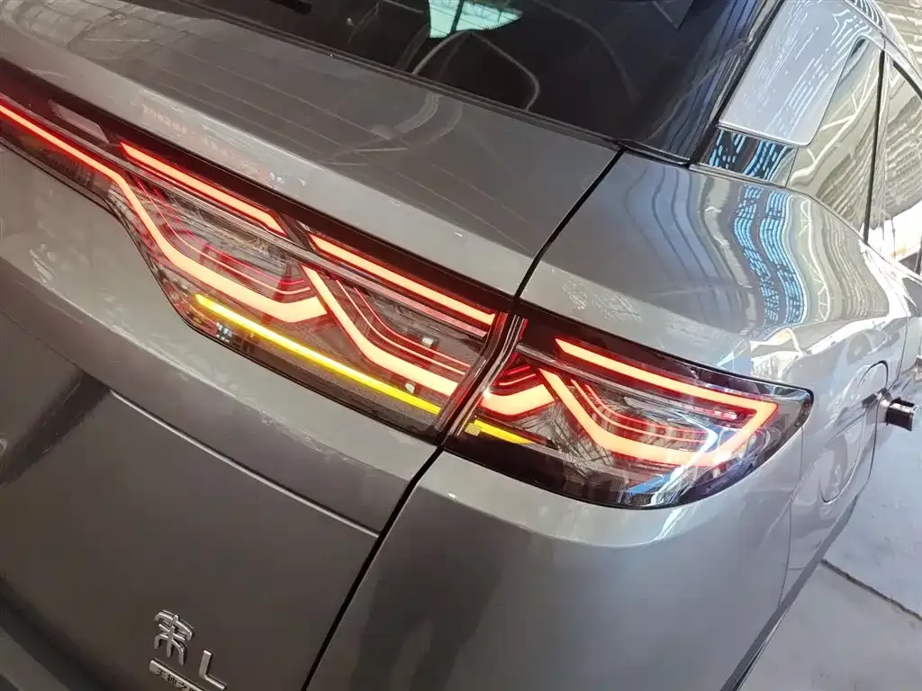 BYD L DM-i — фото 4