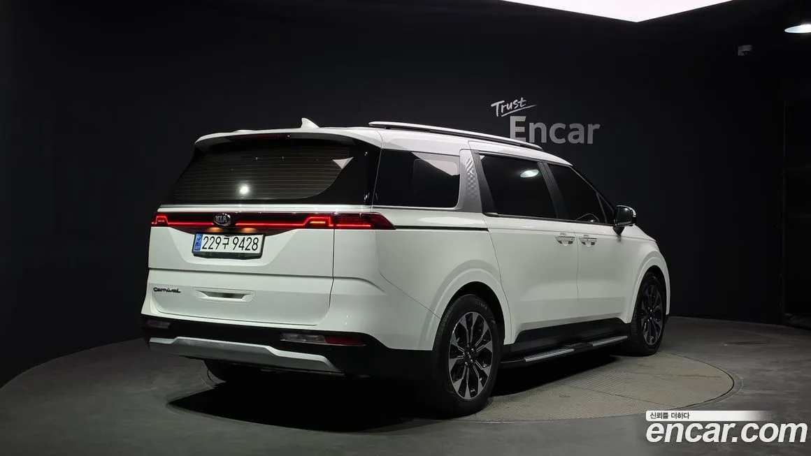 Kia Carnival — фото 6