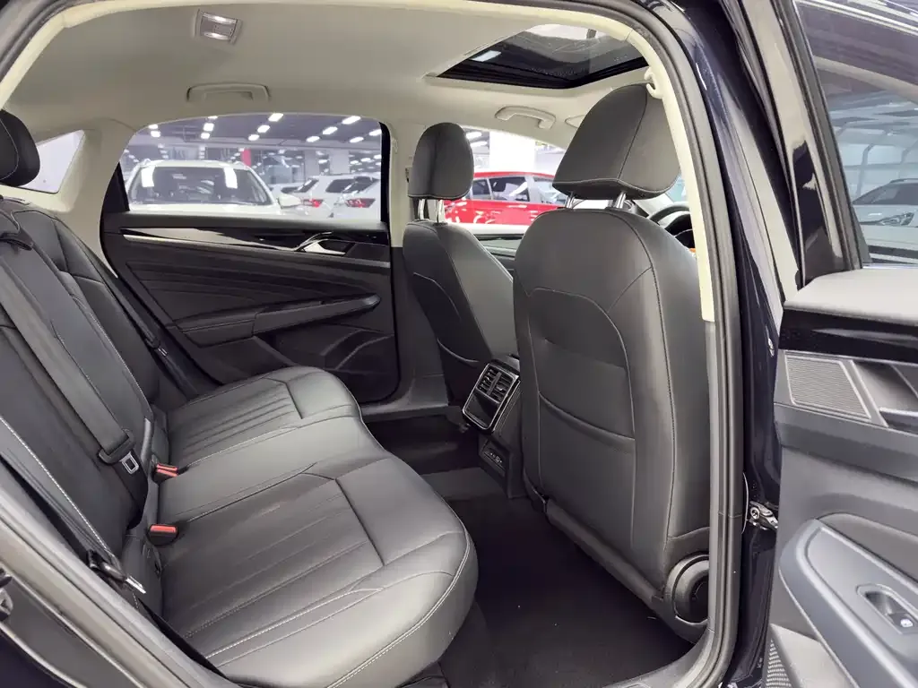 Volkswagen Passat — фото 7