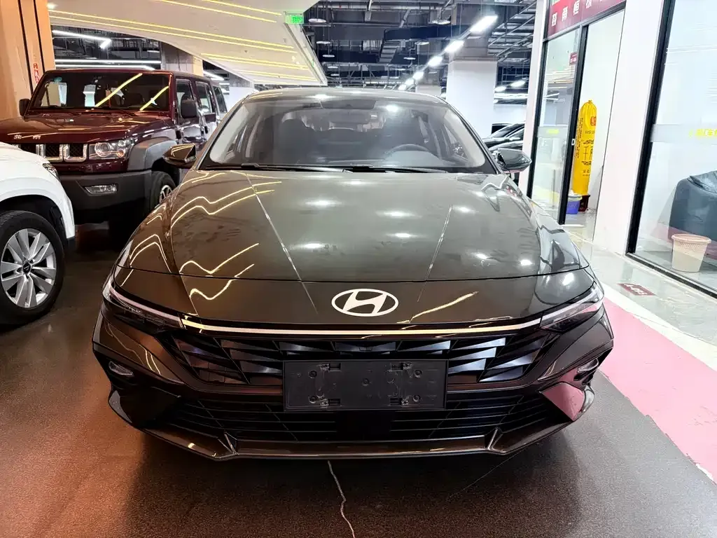 Hyundai Elantra — фото 10
