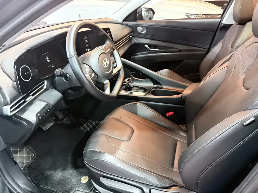 Hyundai Elantra — фото 7