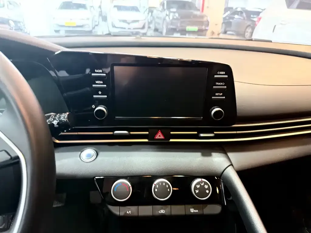 Hyundai Elantra — фото 4