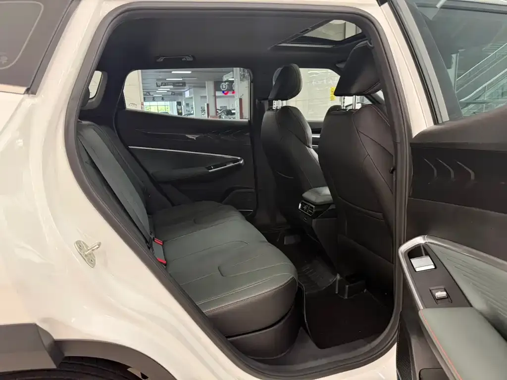 Geely Boyue 2024 из CN, фото 2
