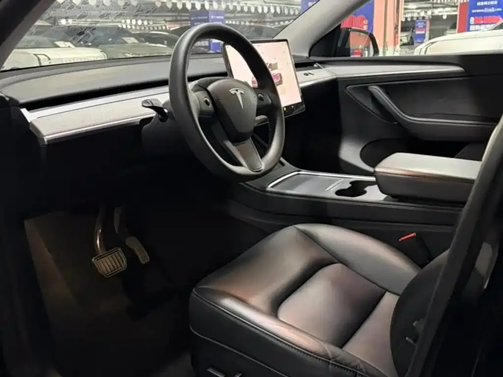 Tesla Model Y — фото 5