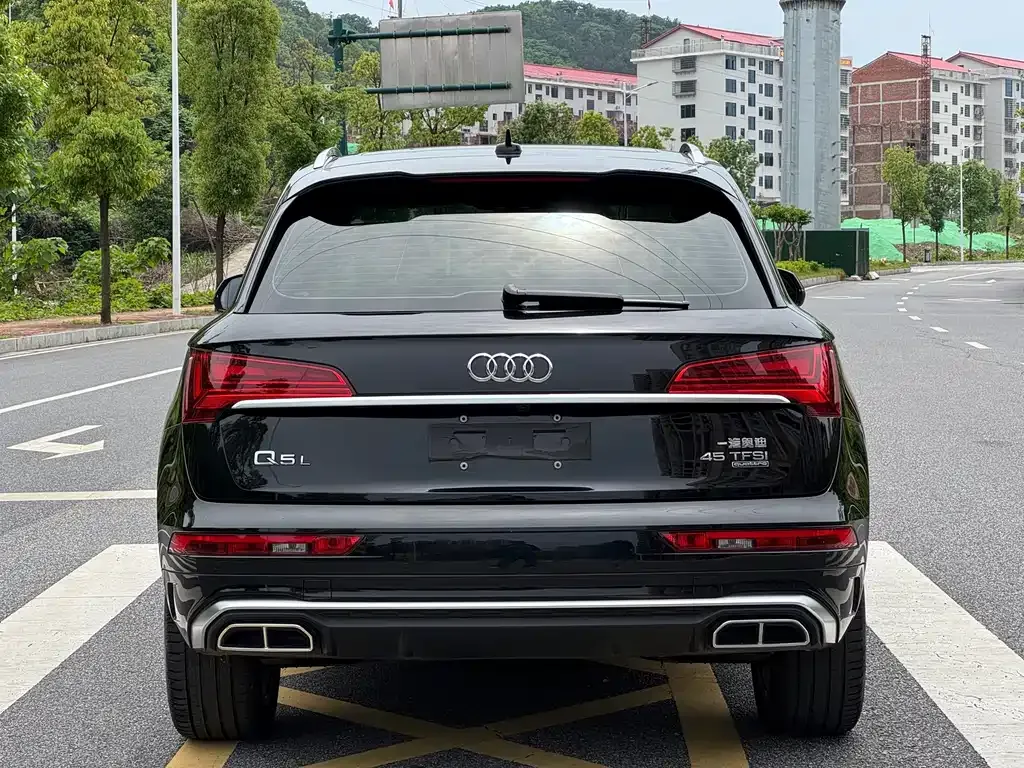 Audi Q5L — фото 6