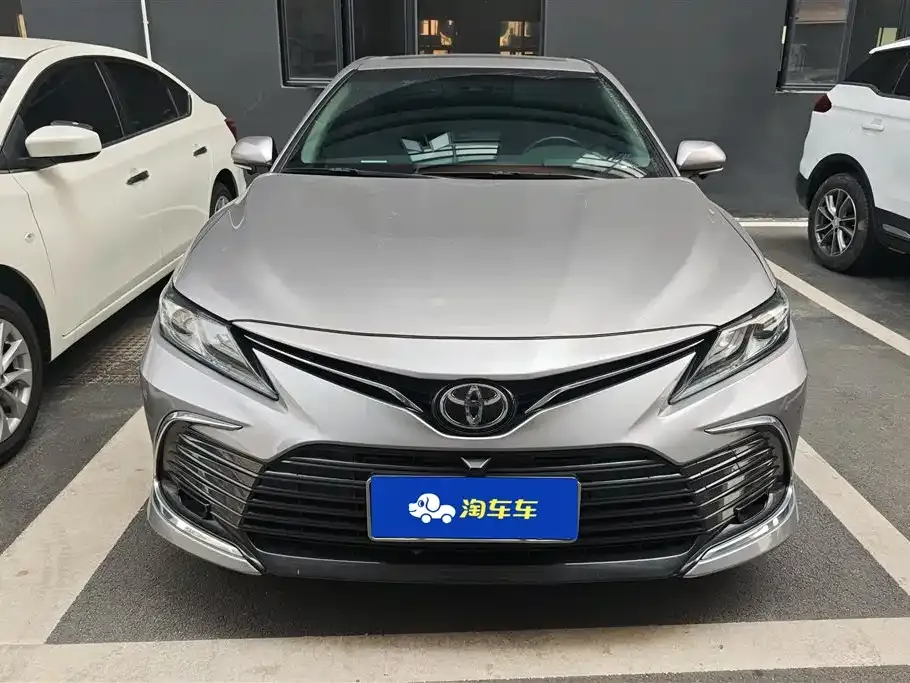 Toyota Camry — фото 8