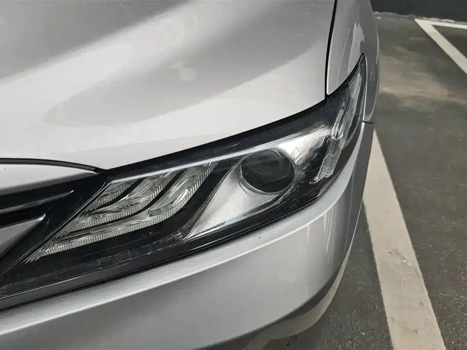 Toyota Camry — фото 3