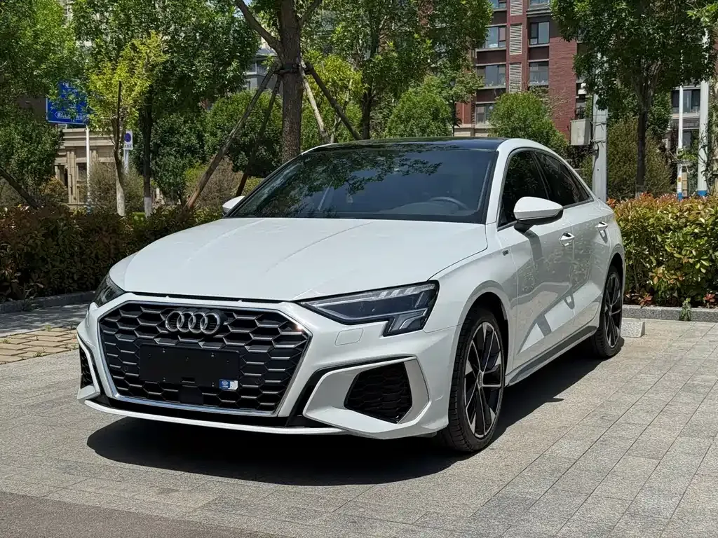 Audi A3 — фото 1