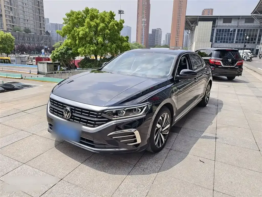 Volkswagen Passat — фото 1