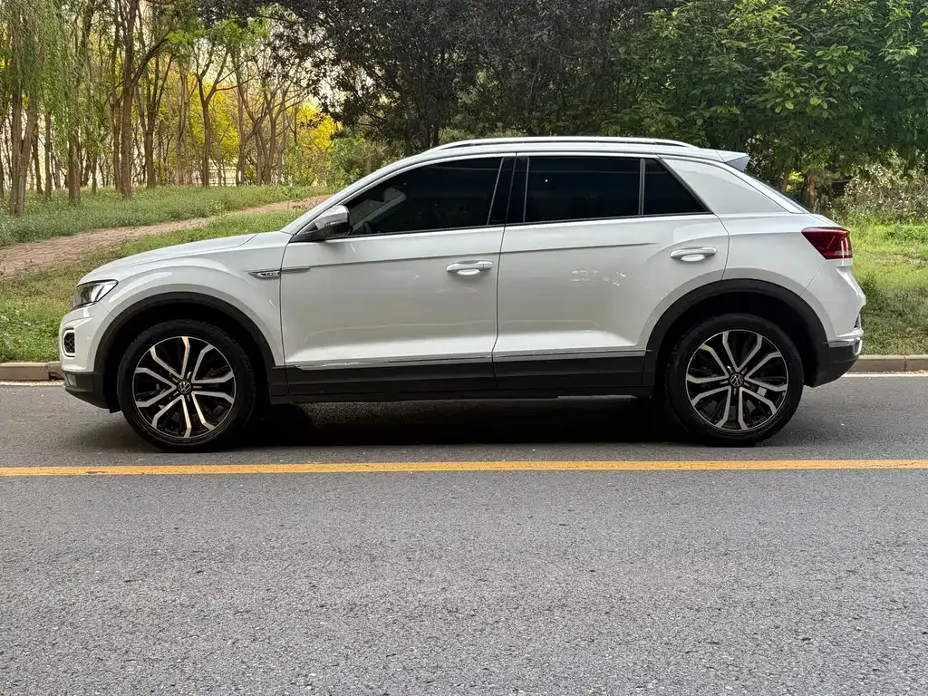 Volkswagen T-Roc — фото 10