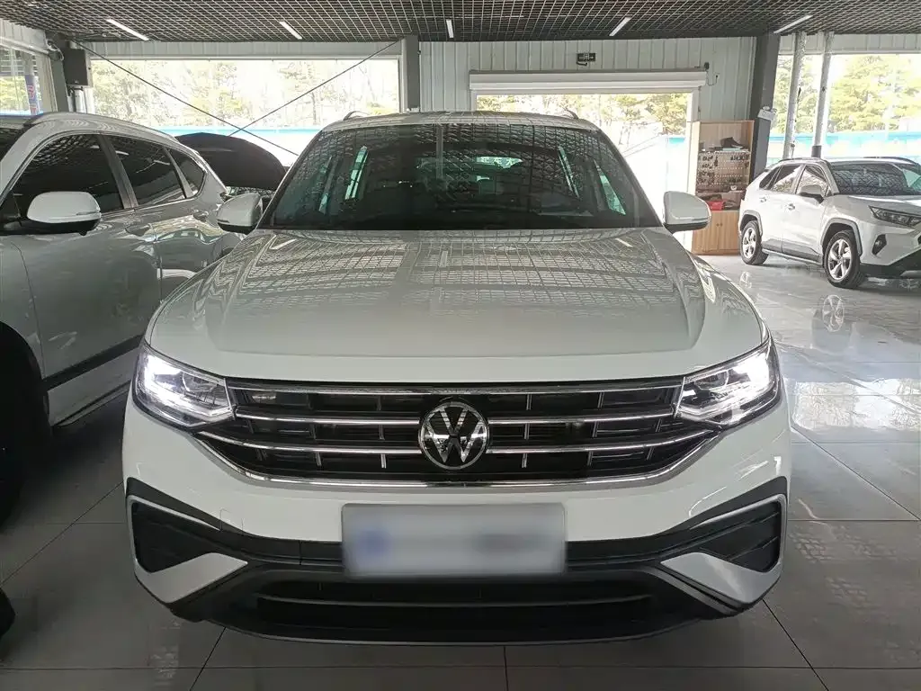 Volkswagen Tiguan L — фото 9