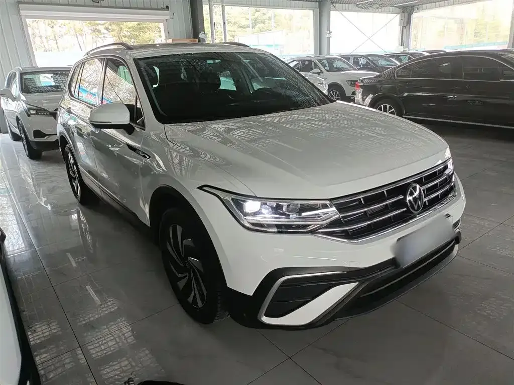 Volkswagen Tiguan L — фото 7