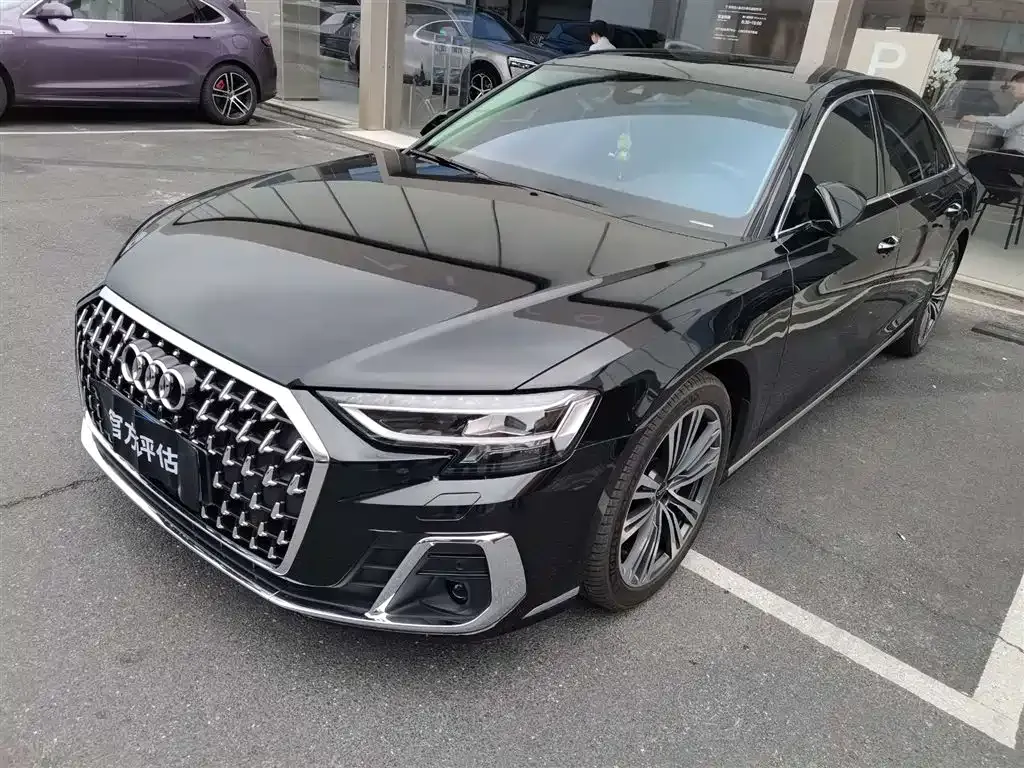 Audi A8 — фото 1