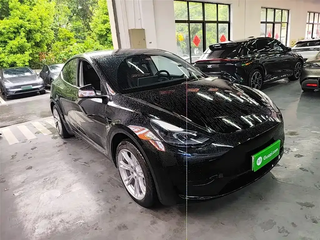 Tesla Model Y — фото 10