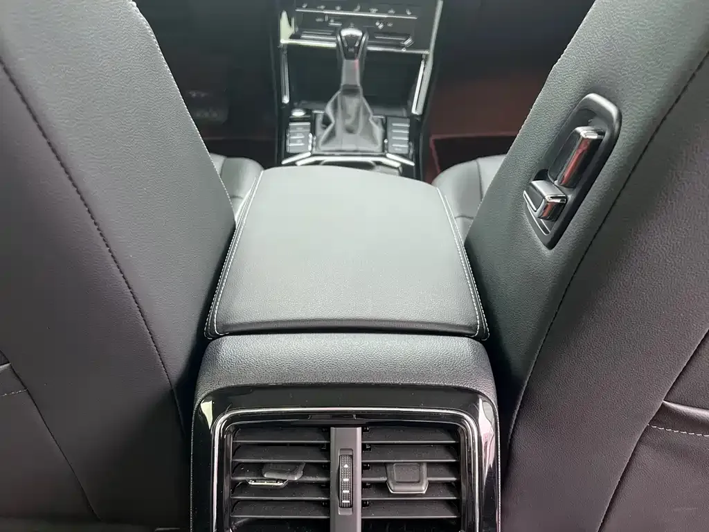 Volkswagen Passat — фото 10
