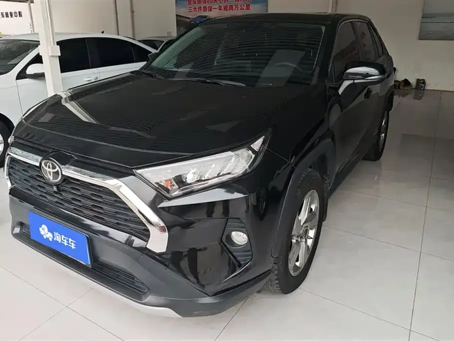 Toyota RAV4 — фото 1