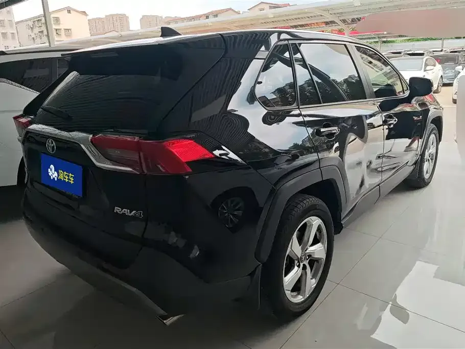 Toyota RAV4 — фото 4