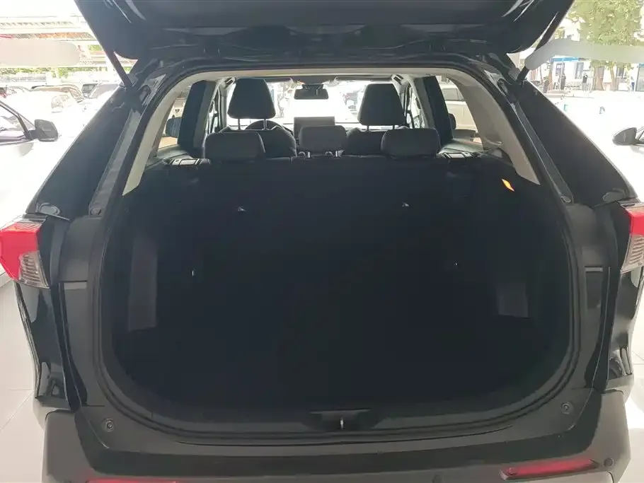 Toyota RAV4 — фото 8