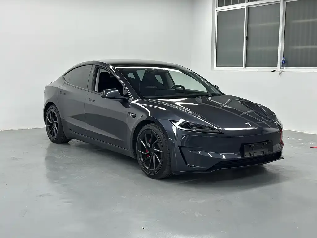 Tesla Model 3 — фото 2