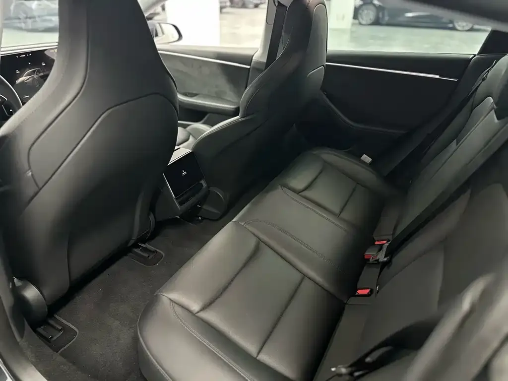 Tesla Model 3 — фото 4