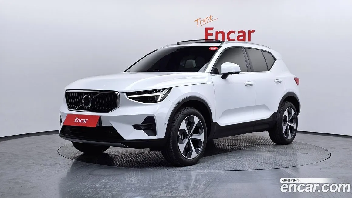 Volvo XC40 — фото 1