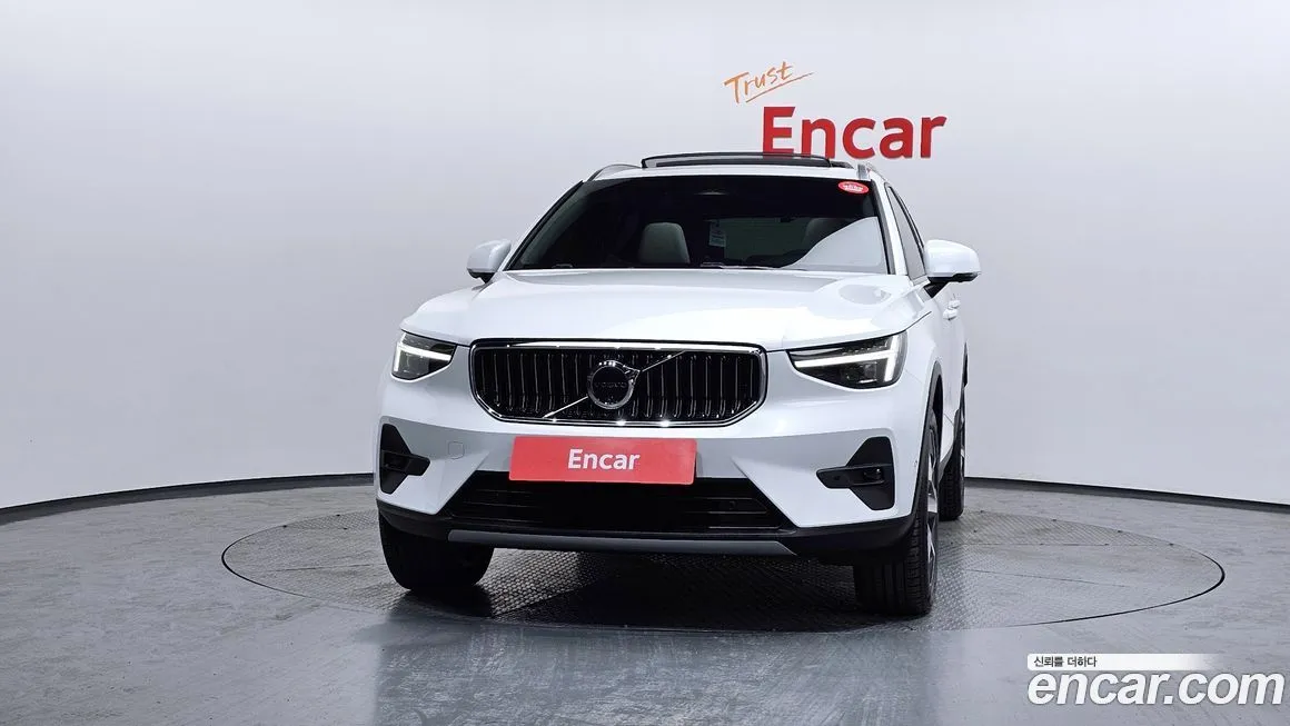 Volvo XC40 — фото 6