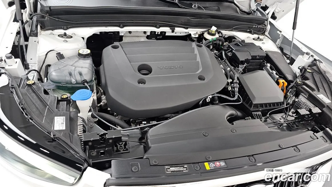 Volvo XC40 — фото 10