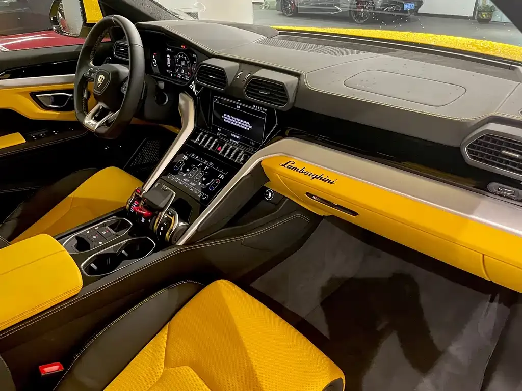 Lamborghini Urus — фото 9